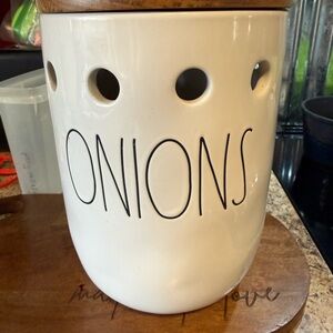Rae Dunn Onion Canister